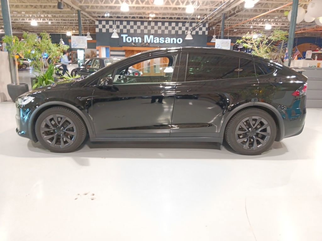 Used 2022 Tesla Model X Plaid image 9