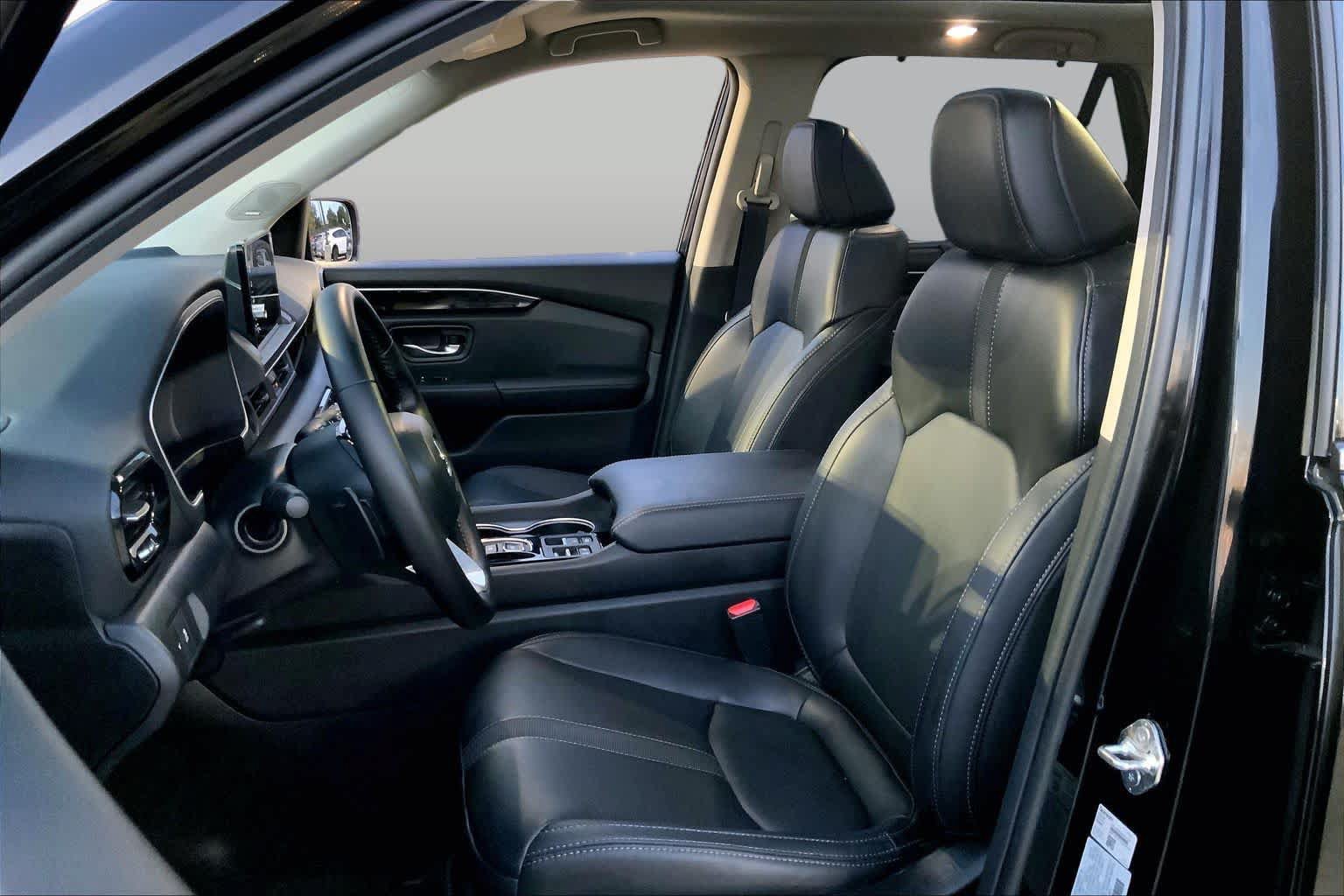 Used 2025 Honda Pilot Touring image 8
