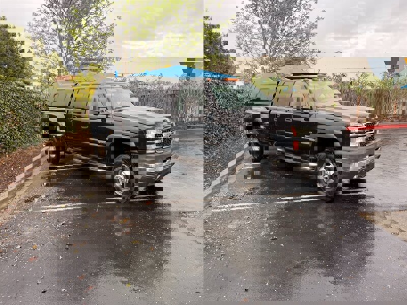 Used 2006 Chevrolet Silverado 3500 LT w/ Heavy-Duty Power Package image 4