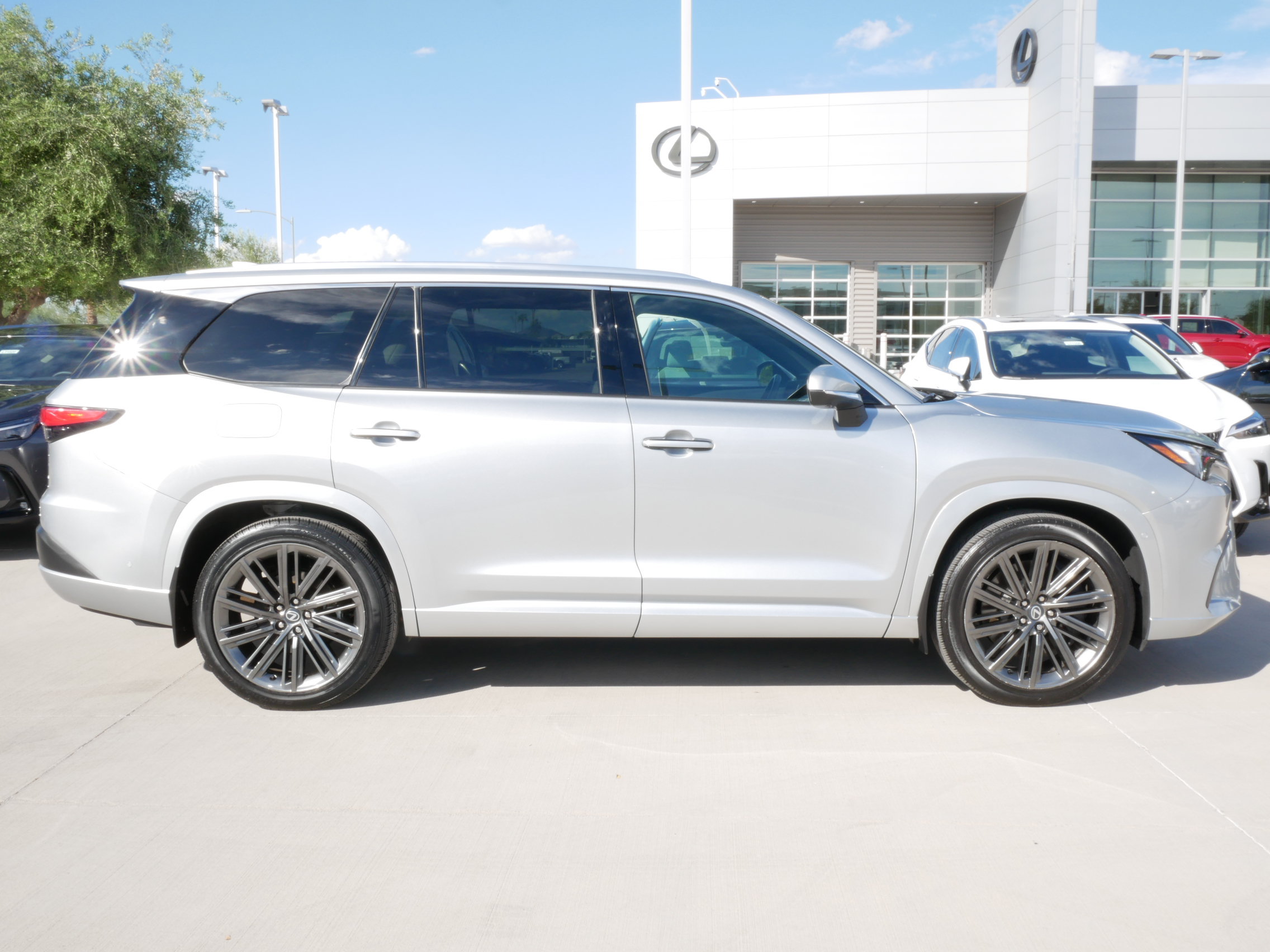 Certified 2026 Lexus TX 550h AWD Plug-In Hybrid w/ Technology Package image 13