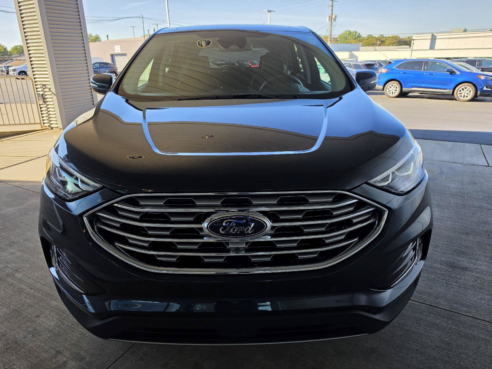 Used 2024 Ford Edge Titanium w/ Equipment Group 301A AWD/4WD image 5