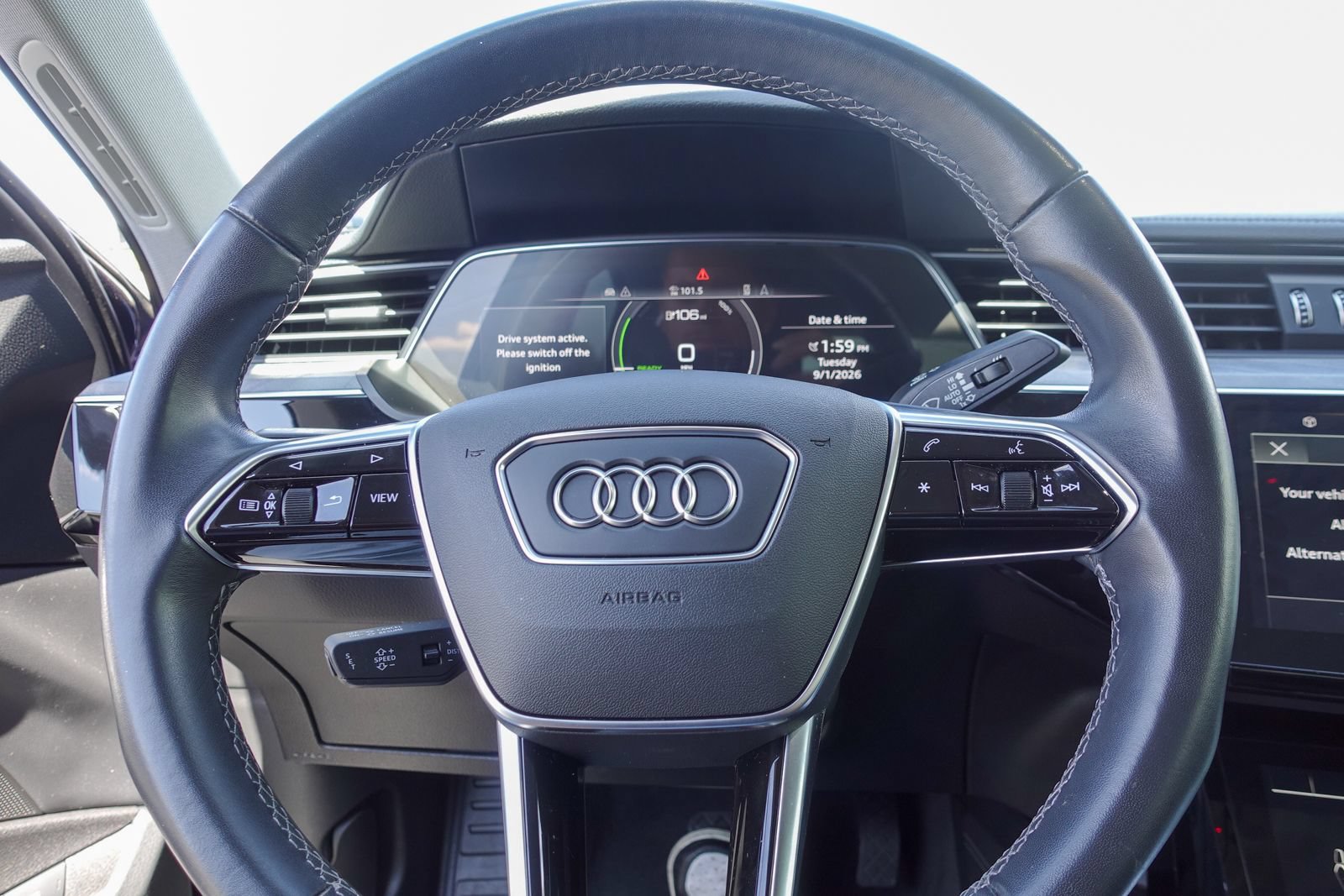 Used 2022 Audi e-tron Premium Plus w/ Premium Plus Package AWD/4WD image 17