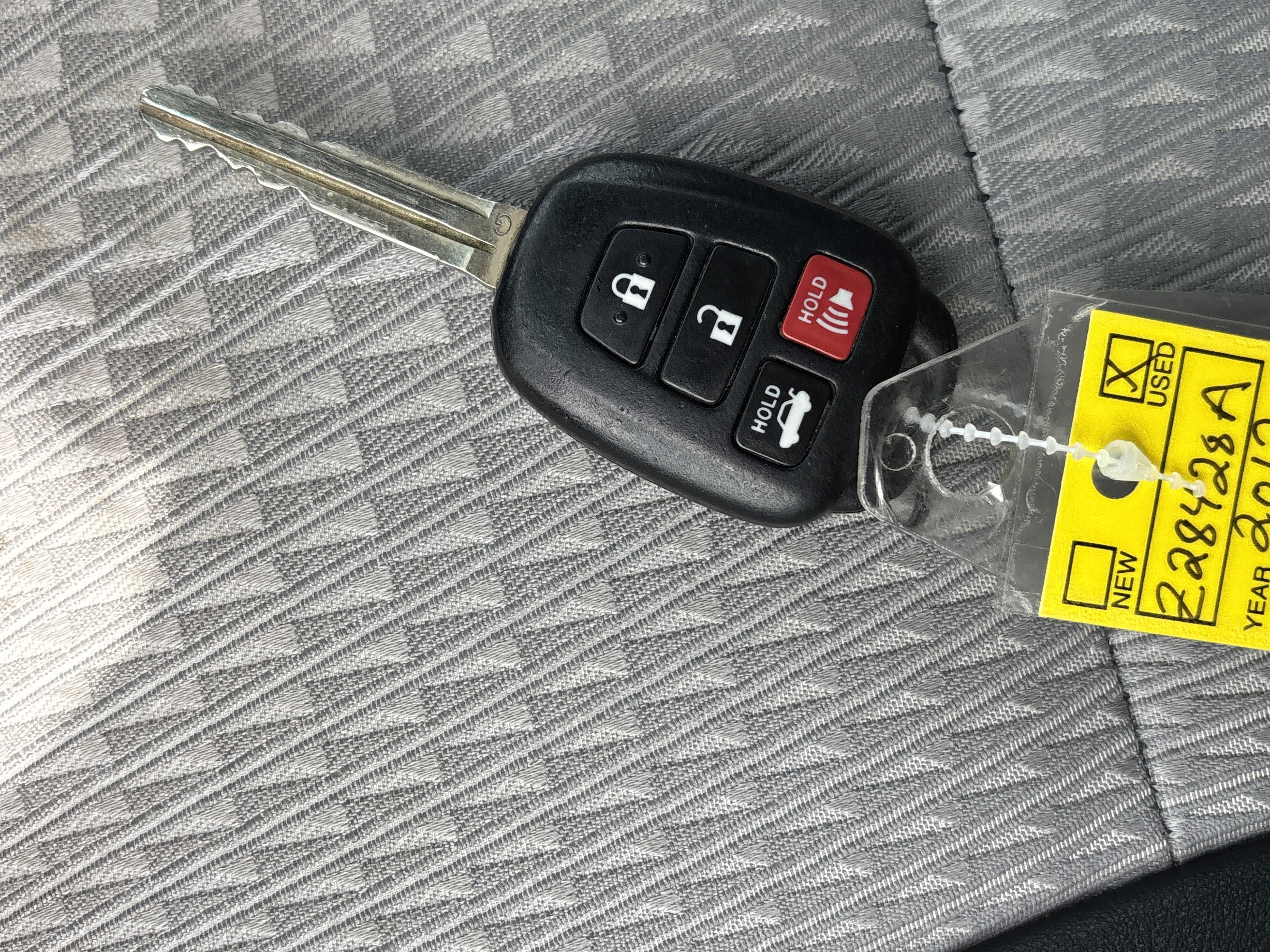 Used 2012 Toyota Camry SE FWD image 17