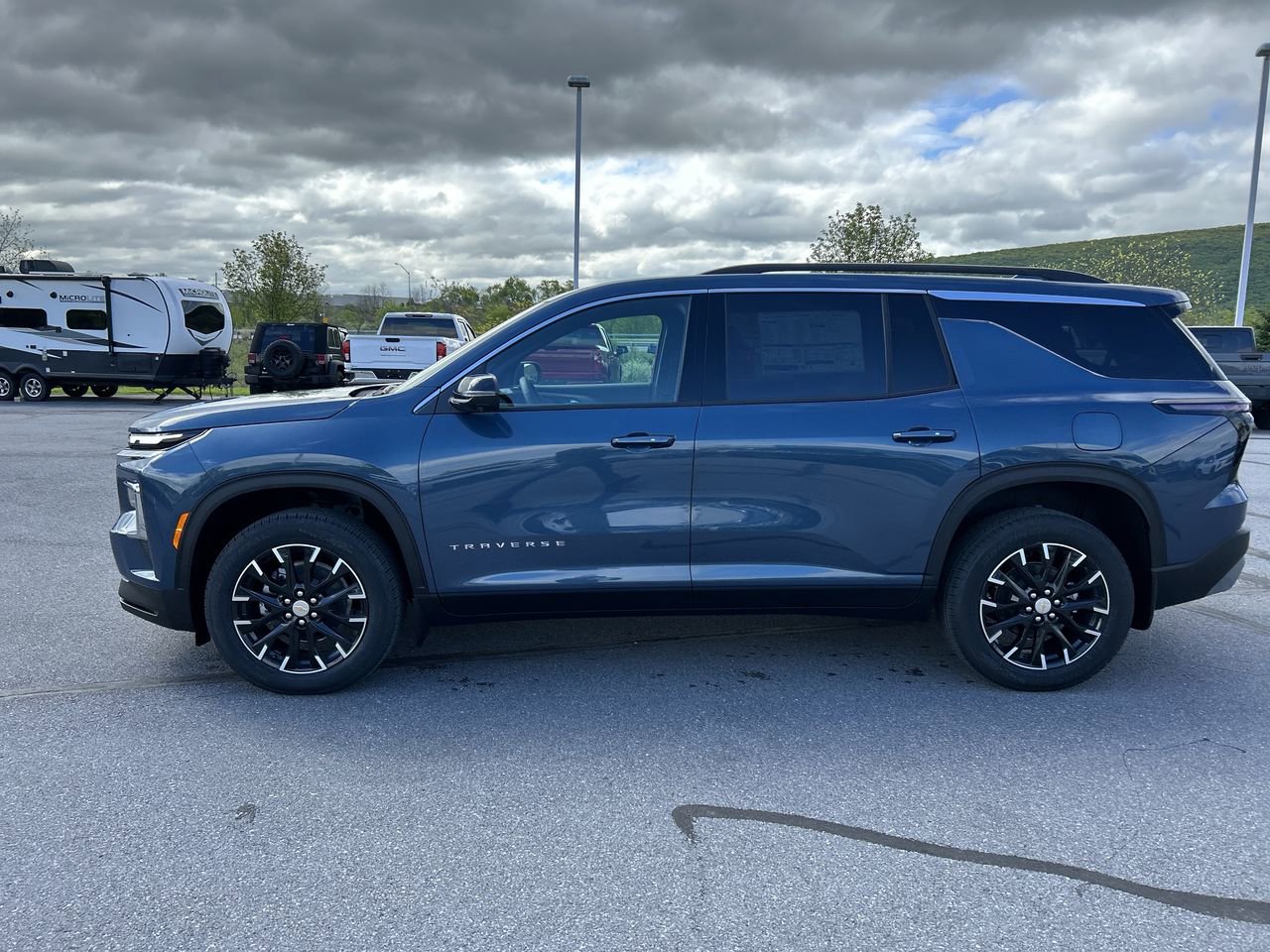 New 2026 Chevrolet Traverse LT w/ Sun and Wheel Package AWD/4WD image 4