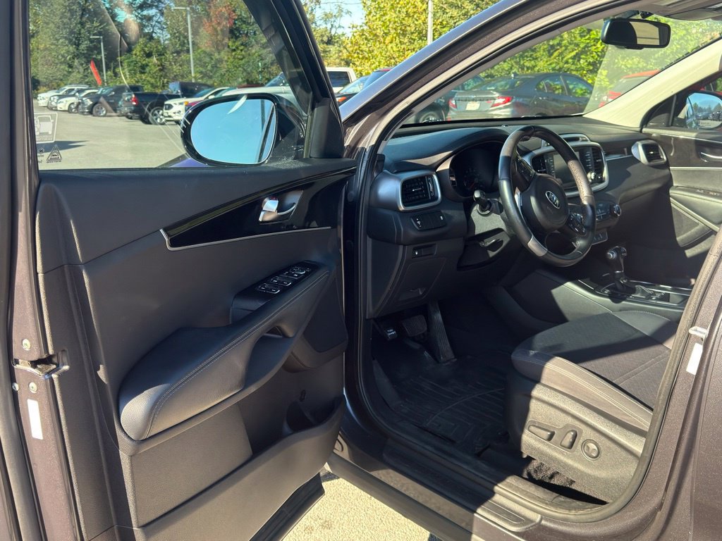 Used 2017 Kia Sorento AWD w/ LX Convenience Package image 18
