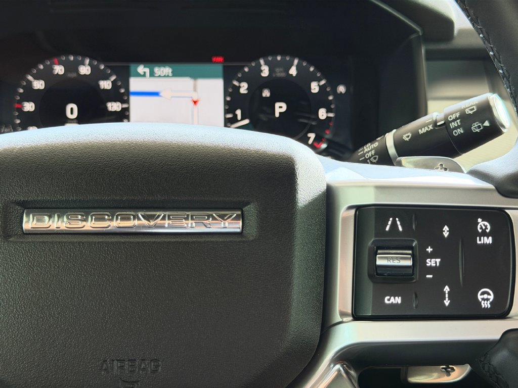 Used 2024 Land Rover Discovery Dynamic SE AWD/4WD image 23