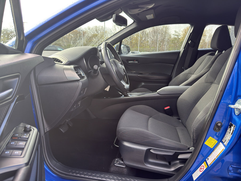 Used 2018 Toyota C-HR XLE FWD image 10