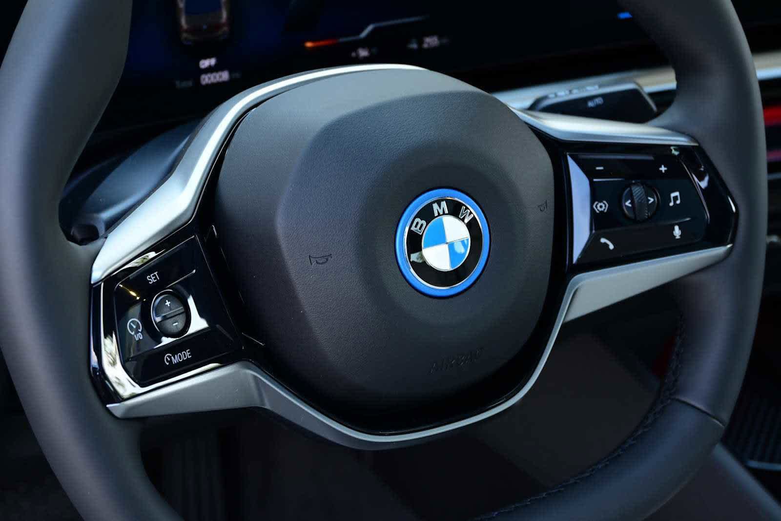 Used 2026 BMW i5 eDrive40 w/ Executive Package RWD image 17