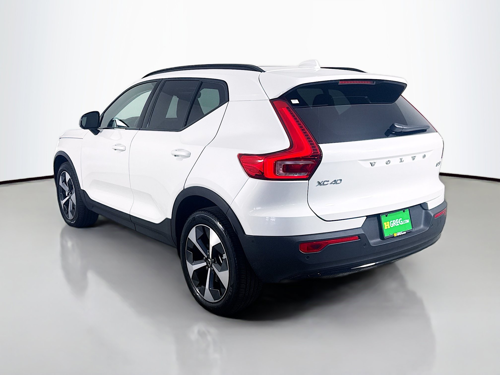 Used 2026 Volvo XC40 B5 Plus AWD/4WD image 7