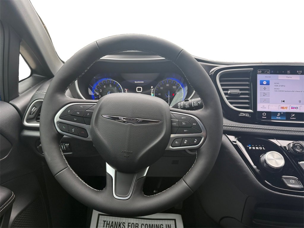 New 2026 Chrysler Pacifica Select image 12