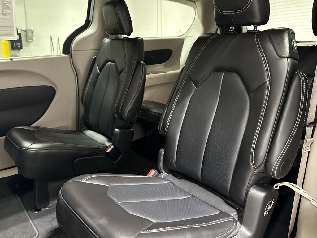 Used 2024 Chrysler Pacifica Touring-L image 22