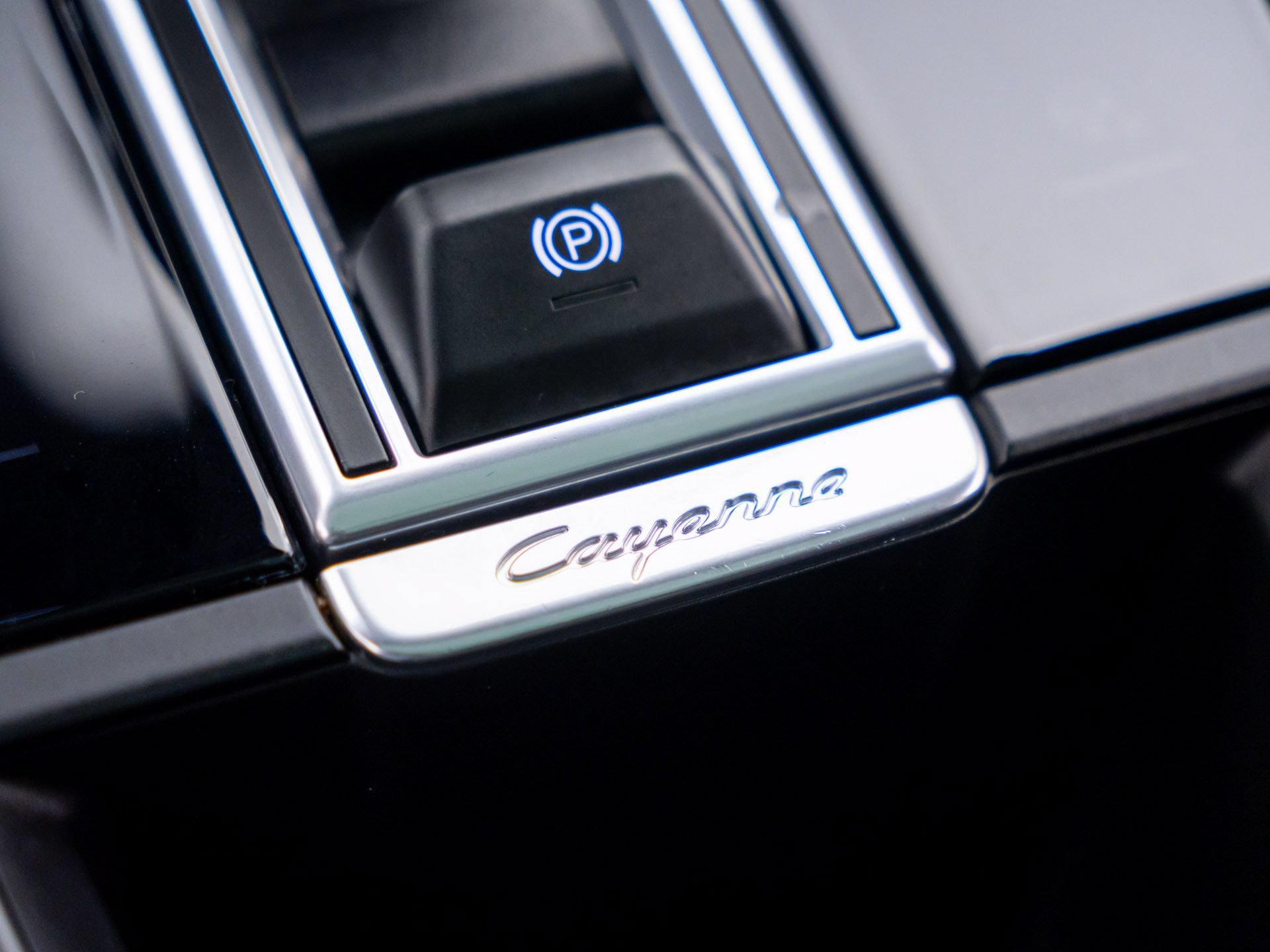 Used 2023 Porsche Cayenne AWD/4WD image 30