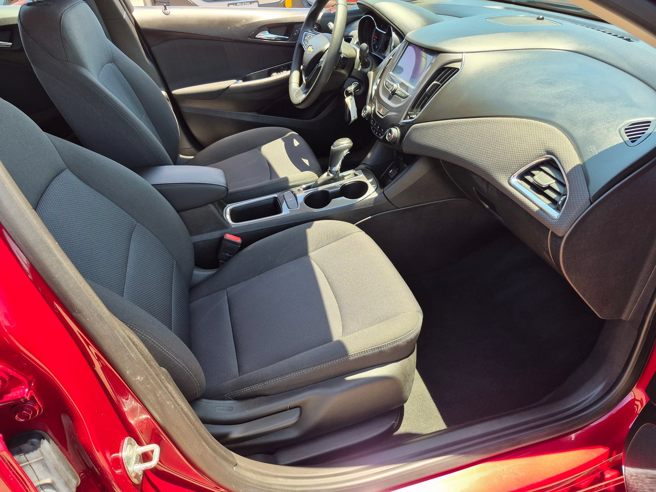 Used 2018 Chevrolet Cruze LT FWD image 31