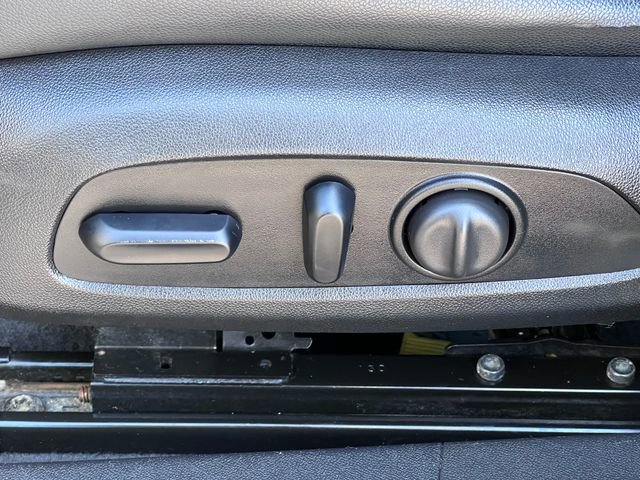 Used 2017 Chevrolet Malibu Premier FWD image 9