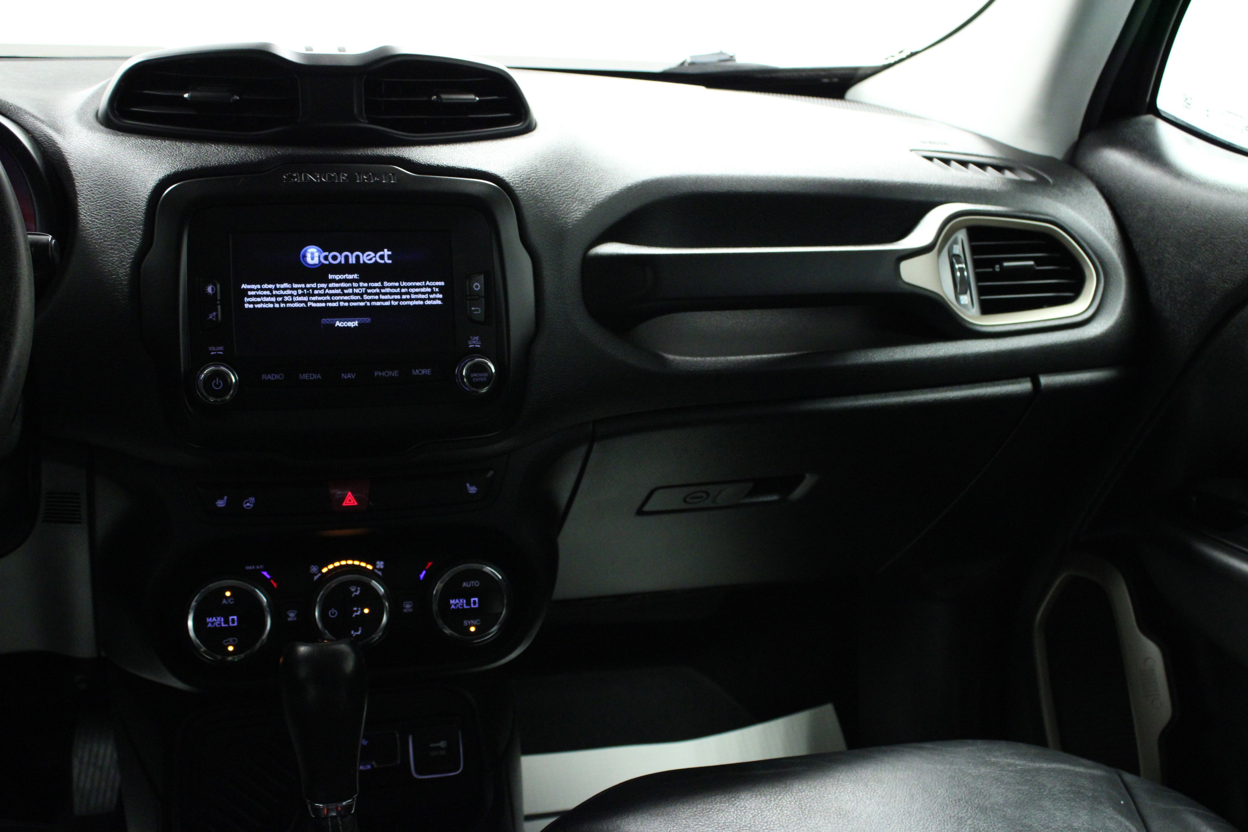 Used 2015 Jeep Renegade Limited w/ Safety & Security Group I image 18