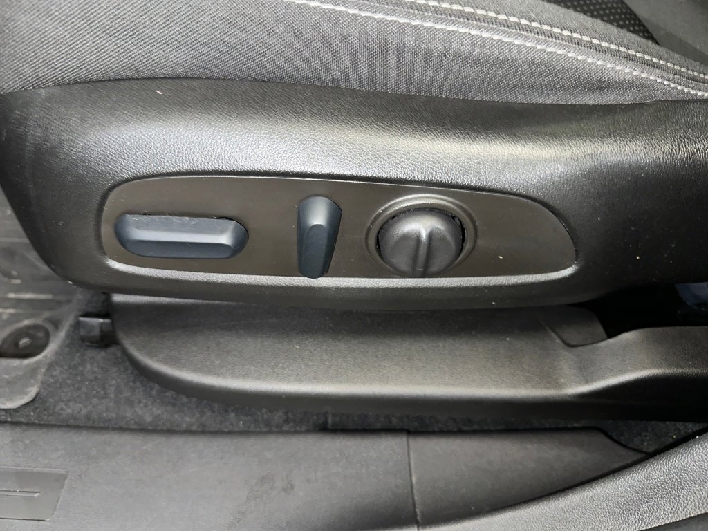 Certified 2022 GMC Terrain SLE w/ Driver Convenience Package image 3