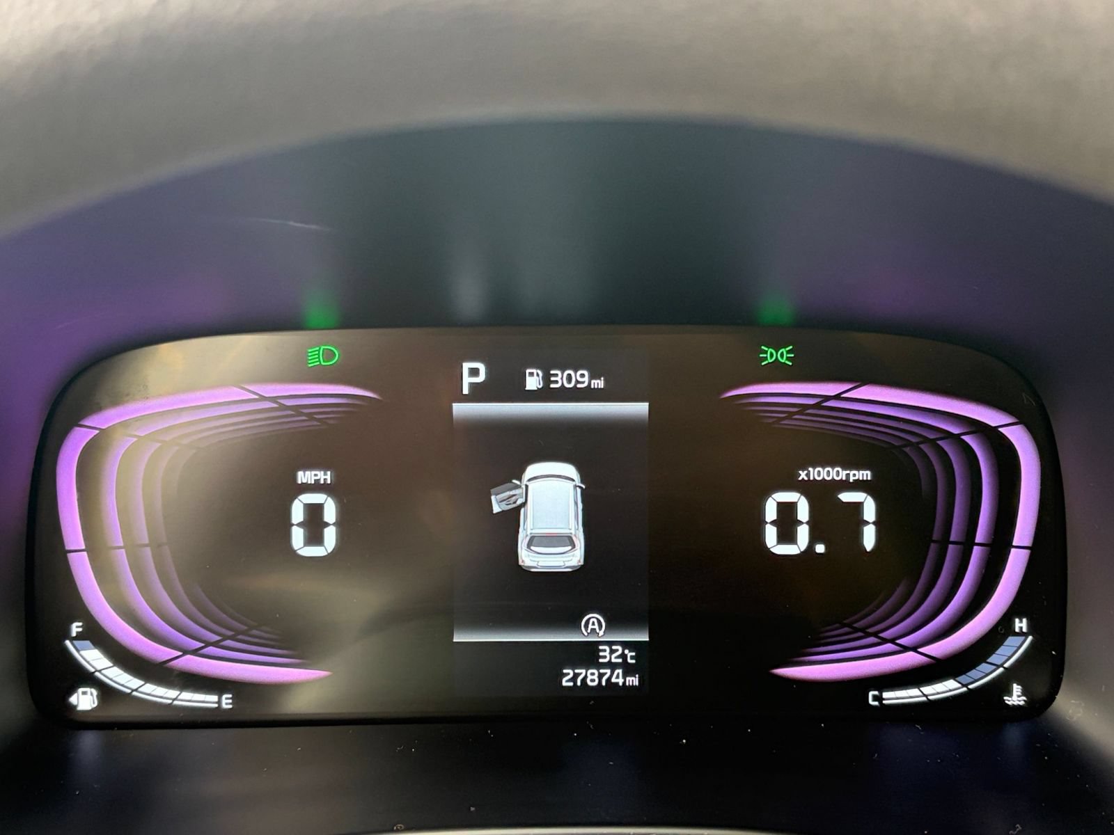 Used 2025 Kia Soul LX w/ LX Technology Package FWD image 37