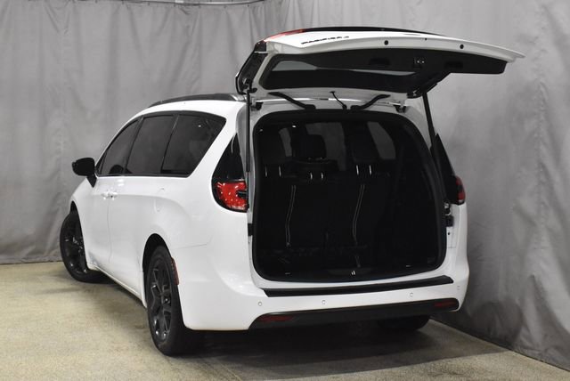 Certified 2025 Chrysler Pacifica Limited image 40
