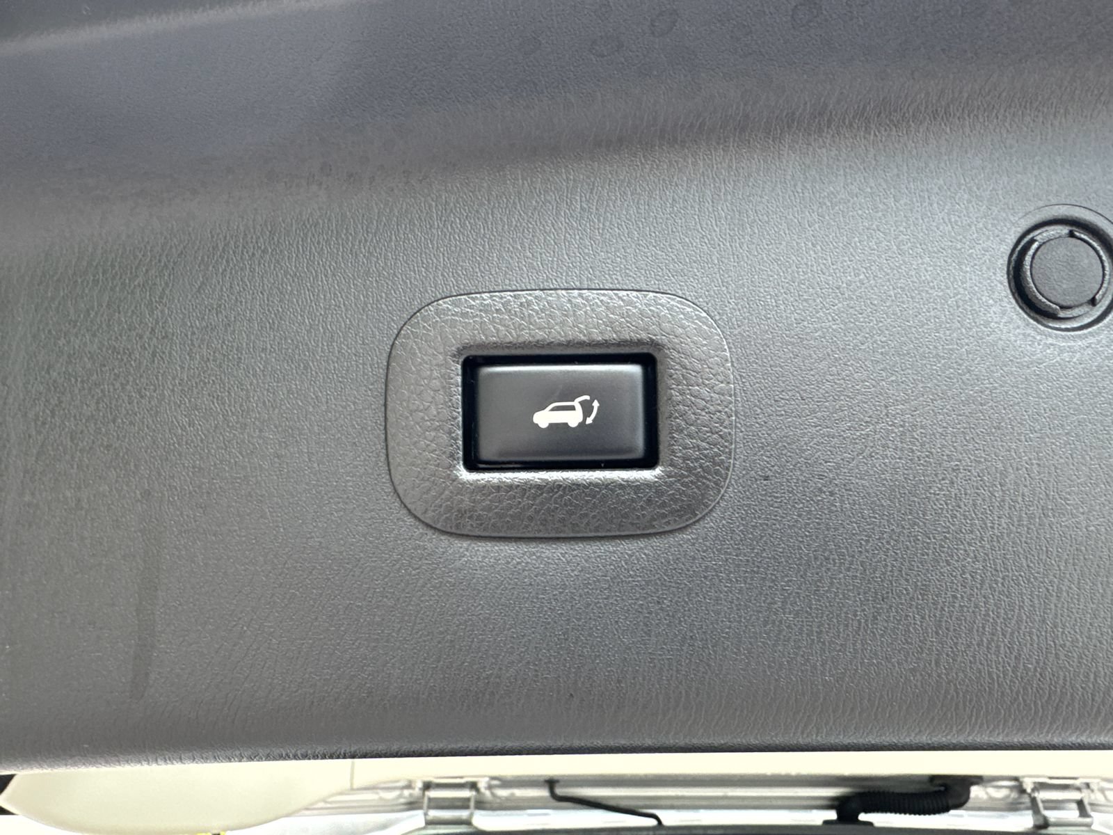 Used 2019 Nissan Armada Platinum w/ Captain's Chairs Package RWD image 19