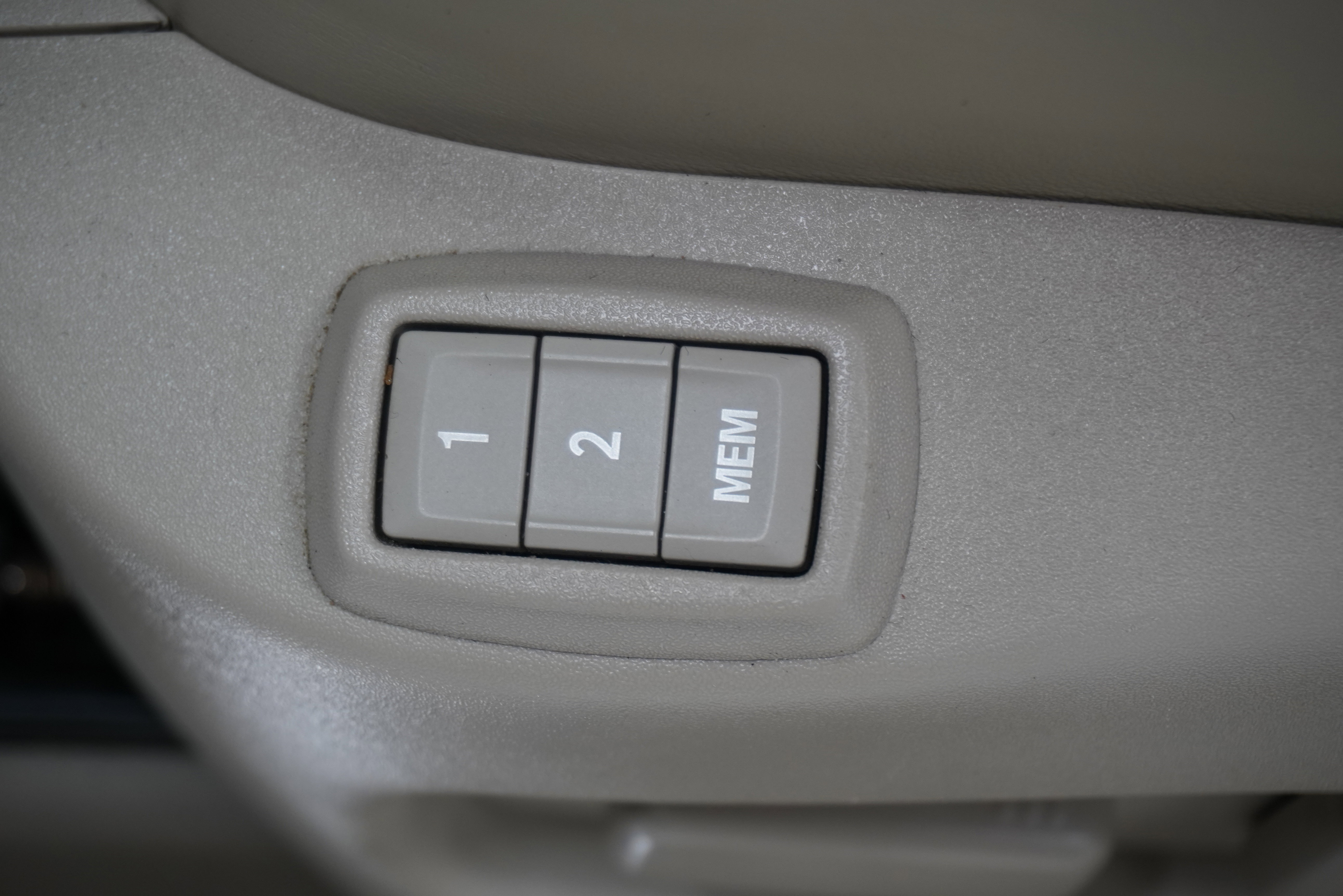 Used 2015 Cadillac SRX Luxury w/ Driver Awareness Package FWD image 7