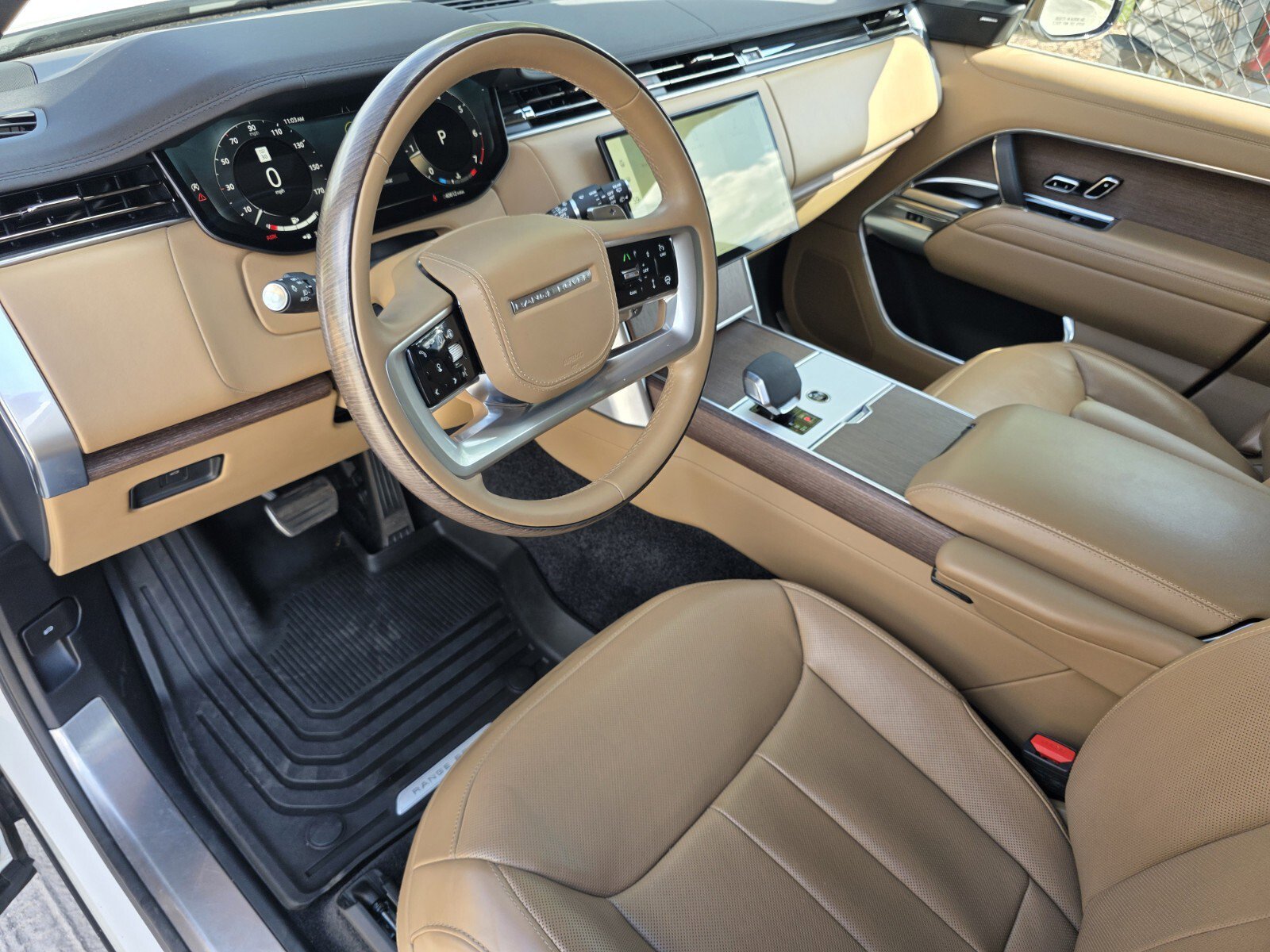 Used 2024 Land Rover Range Rover Long Wheelbase SE image 11