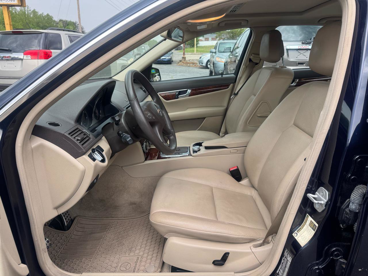Used 2011 Mercedes-Benz C 300 4MATIC Sedan image 10