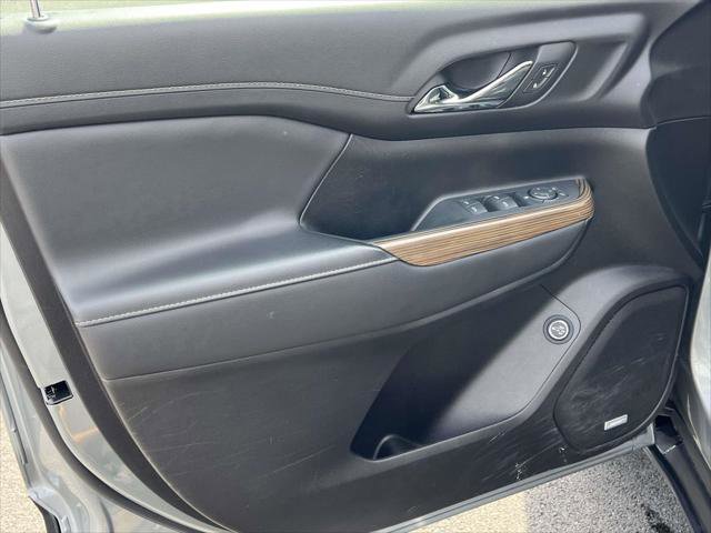 Used 2023 GMC Acadia SLE w/ Driver Convenience Package image 15