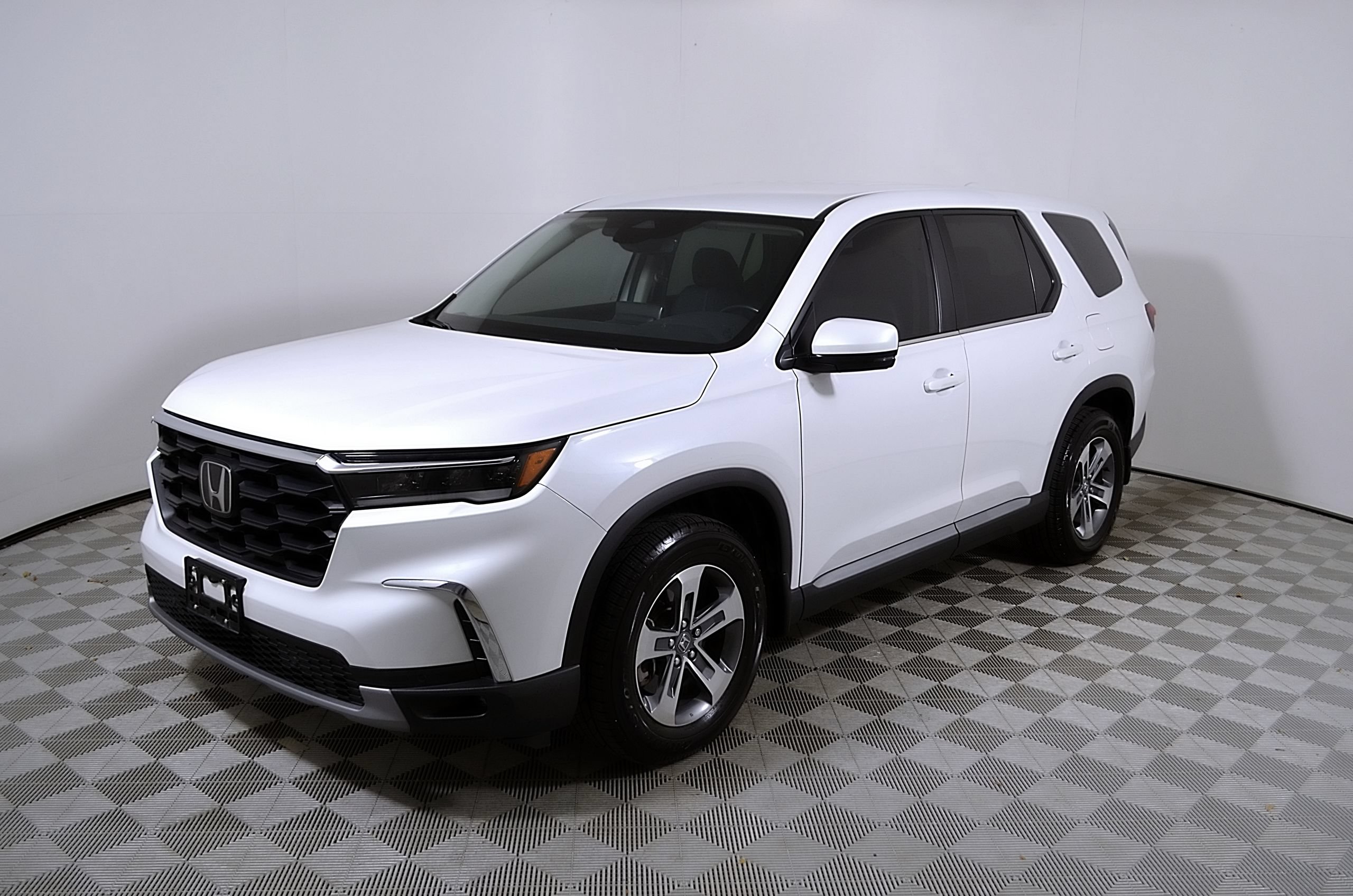 Used 2025 Honda Pilot EX-L image 3