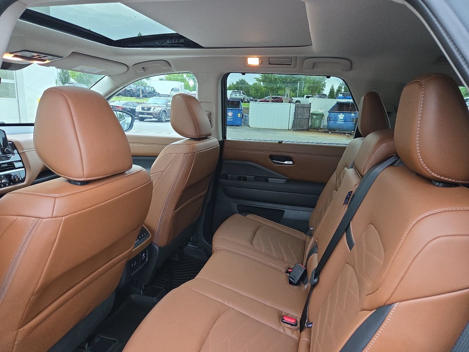 Used 2024 Nissan Pathfinder Platinum FWD image 20
