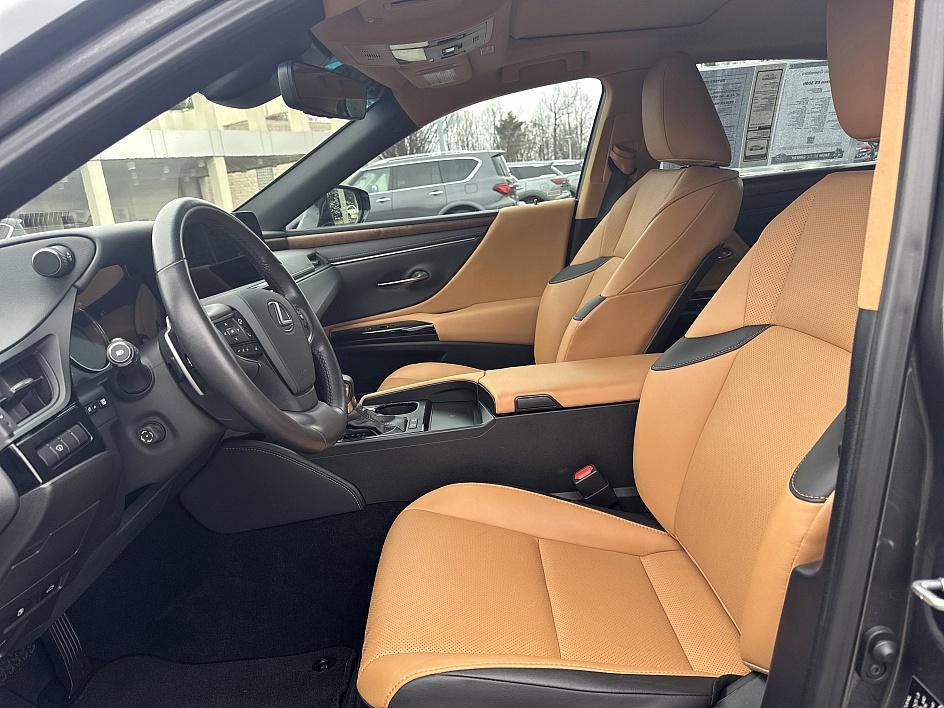 Used 2024 Lexus ES 300h w/ Premium Package image 11