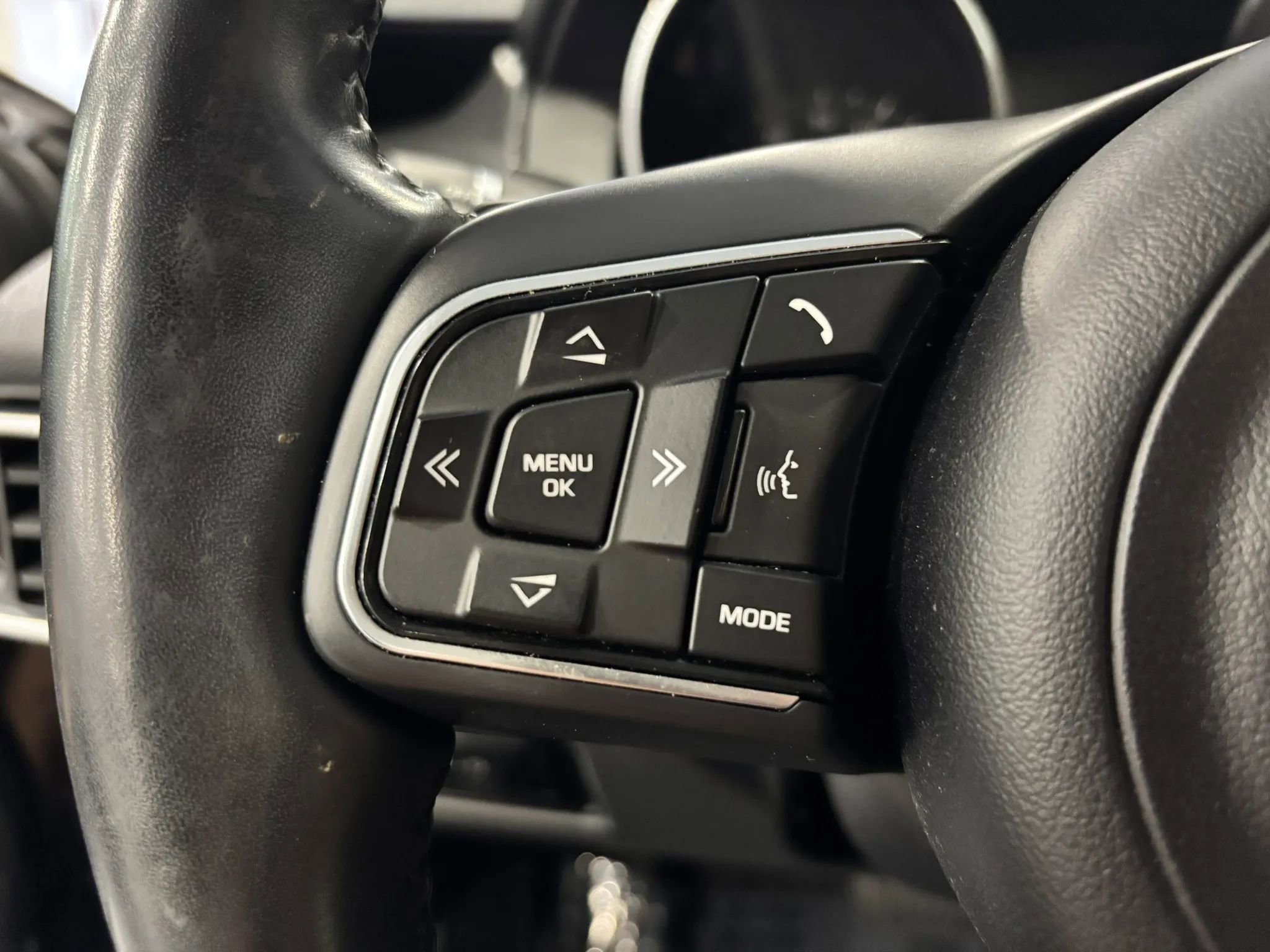 Used 2017 Jaguar XE Premium image 31