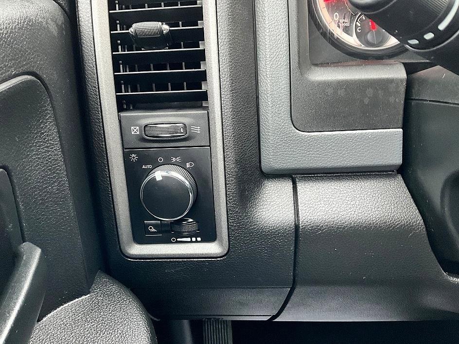 Used 2018 RAM 2500 Tradesman w/ Chrome Appearance Group image 14