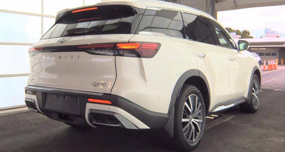 Certified 2023 INFINITI QX60 Sensory w/ Vision Package AWD/4WD image 5