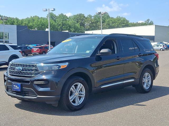 Certified 2023 Ford Explorer XLT image 3