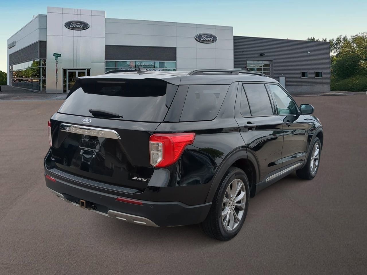 Certified 2022 Ford Explorer XLT w/ Equipment Group 202A image 11