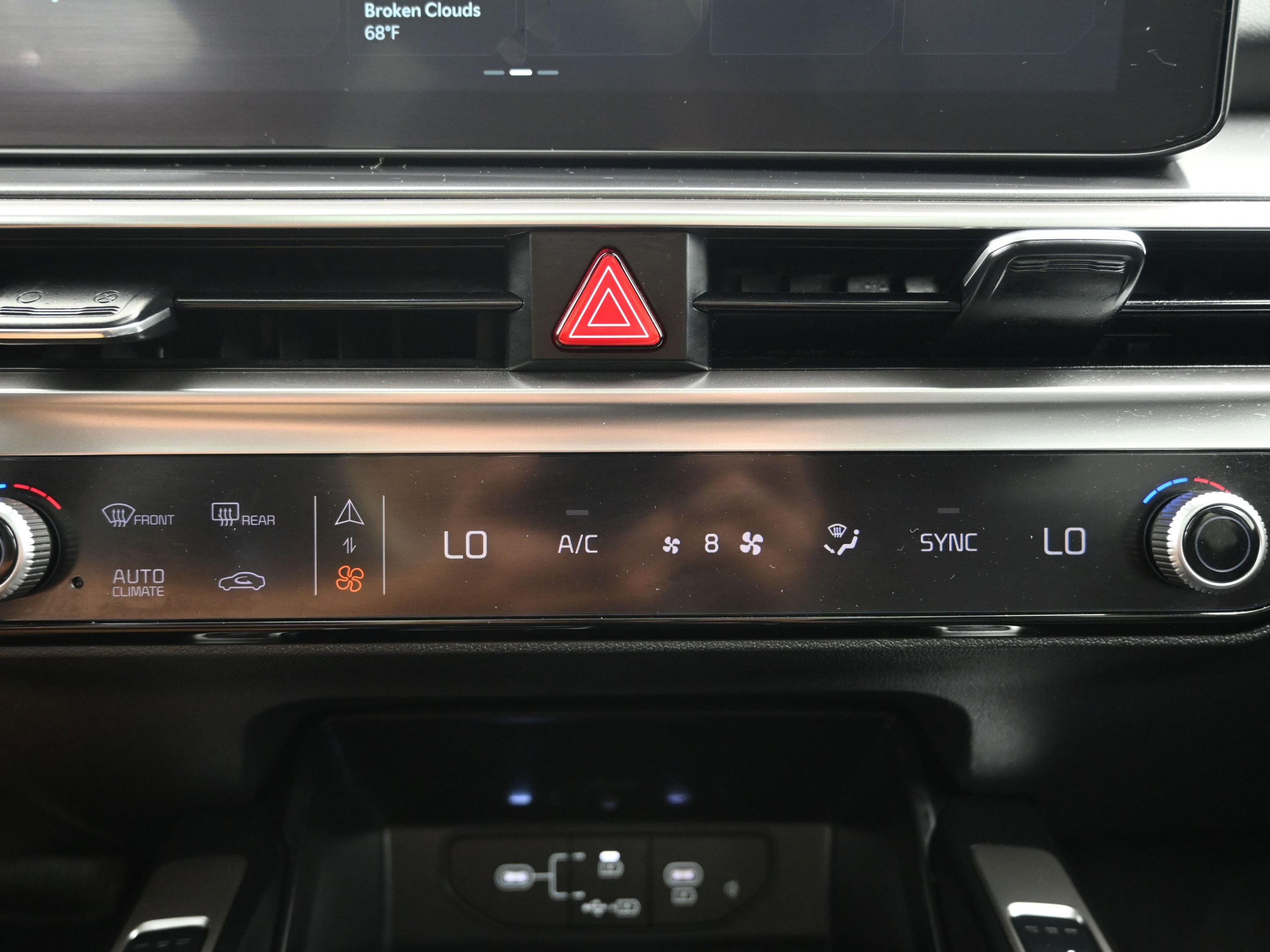 Used 2024 Kia Sorento EX w/ Panoramic Sunroof Package image 18