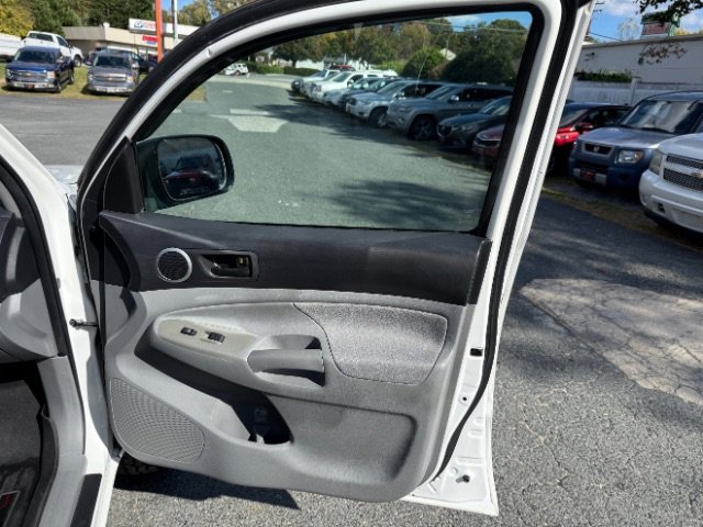 Used 2011 Toyota Tacoma 2WD Double Cab w/ Convenience Pkg image 8