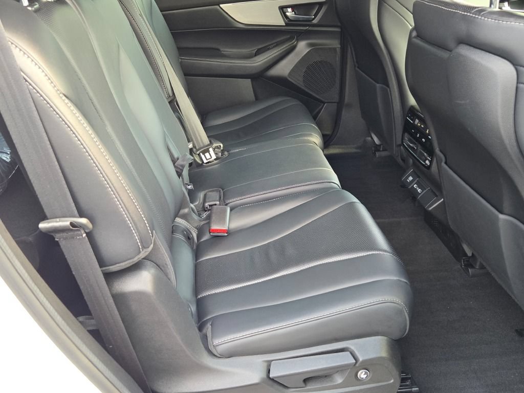 Certified 2023 Acura MDX w/ Technology Package AWD/4WD image 11