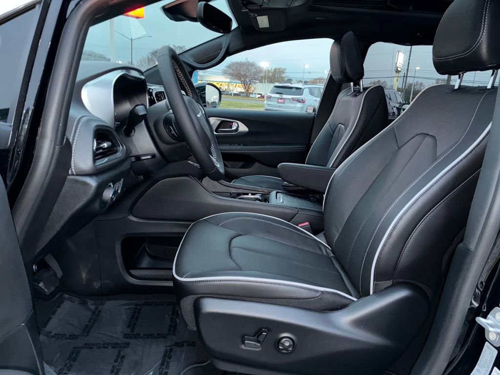 New 2026 Chrysler Pacifica Limited w/ Trailer Tow Group image 10