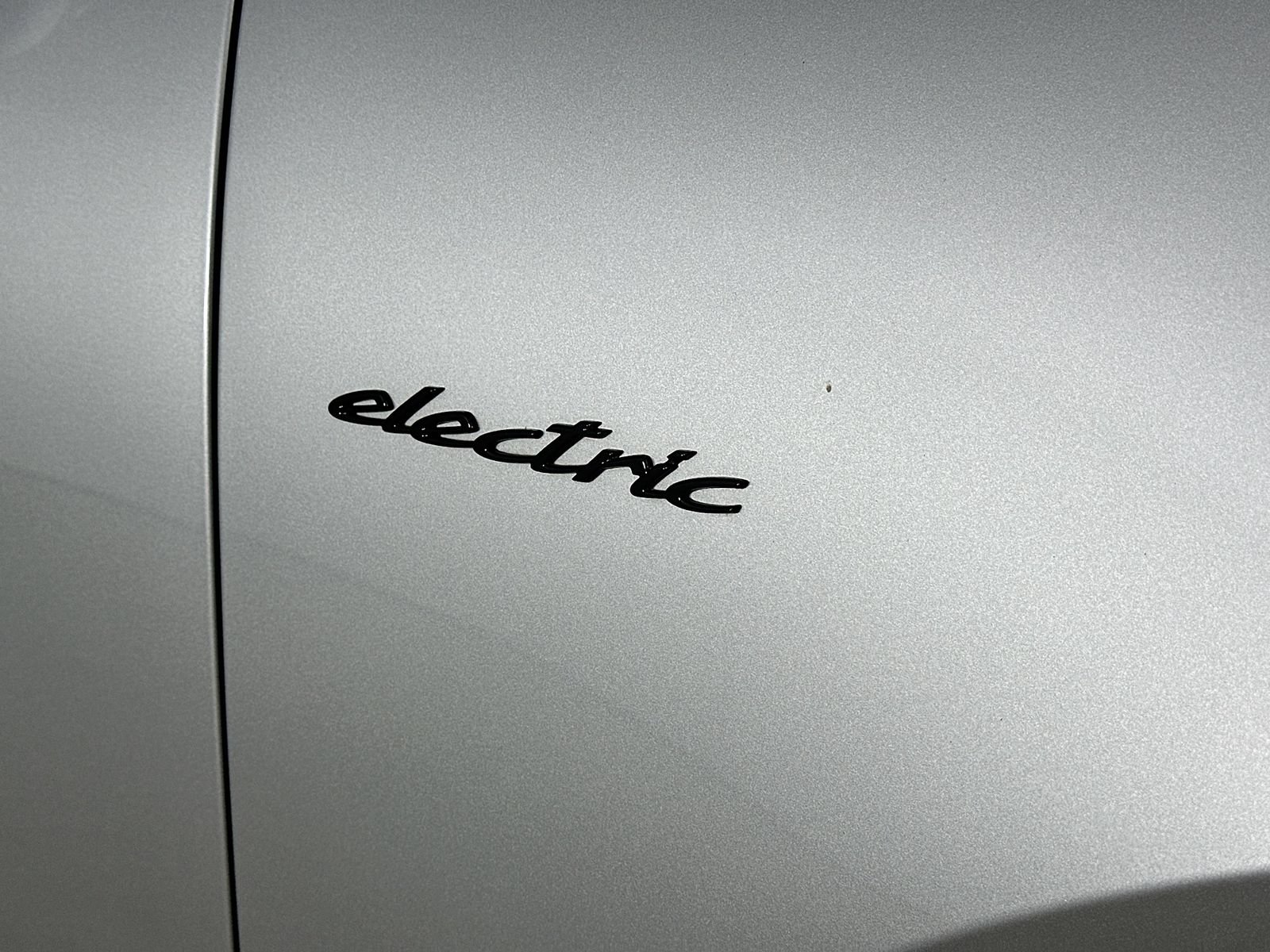 Used 2025 Porsche Macan 4 Electric AWD/4WD image 9