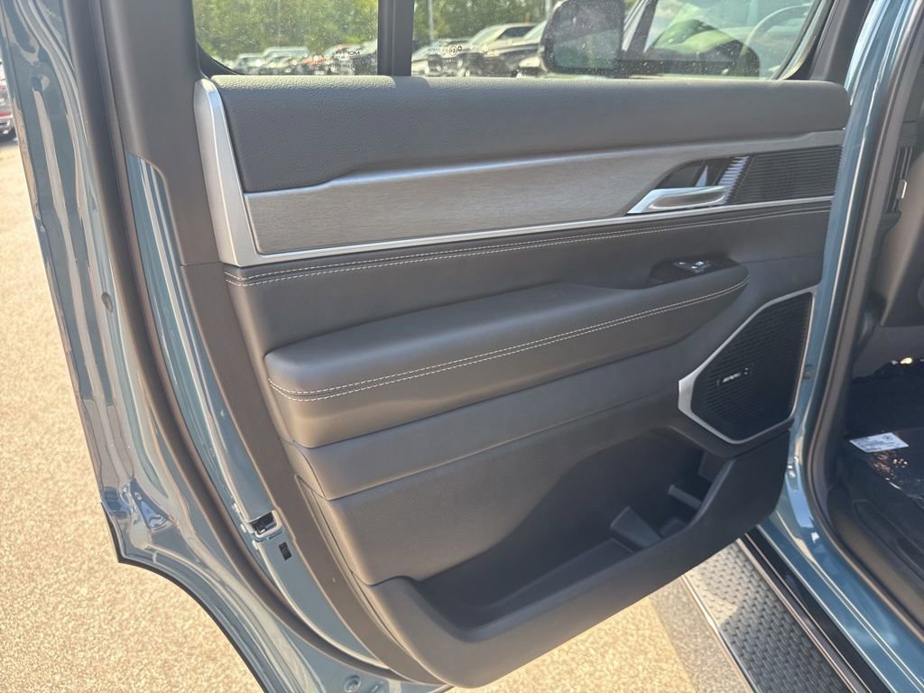 New 2026 Jeep Grand Wagoneer 4WD image 26