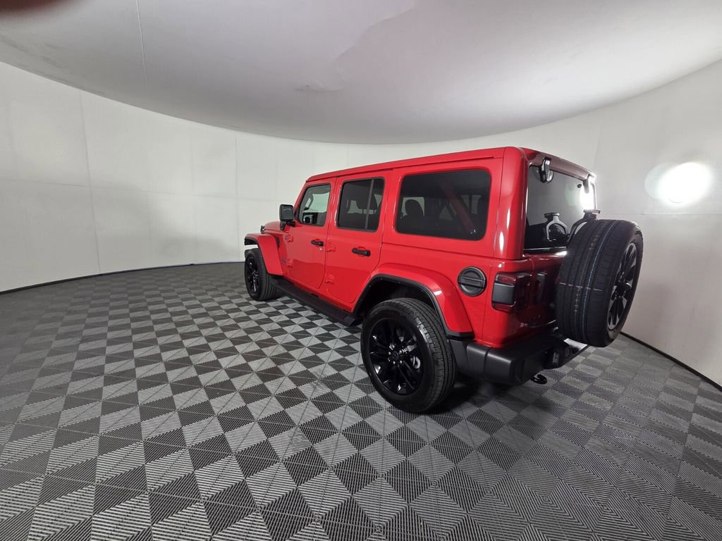 Certified 2025 Jeep Wrangler Sahara image 7
