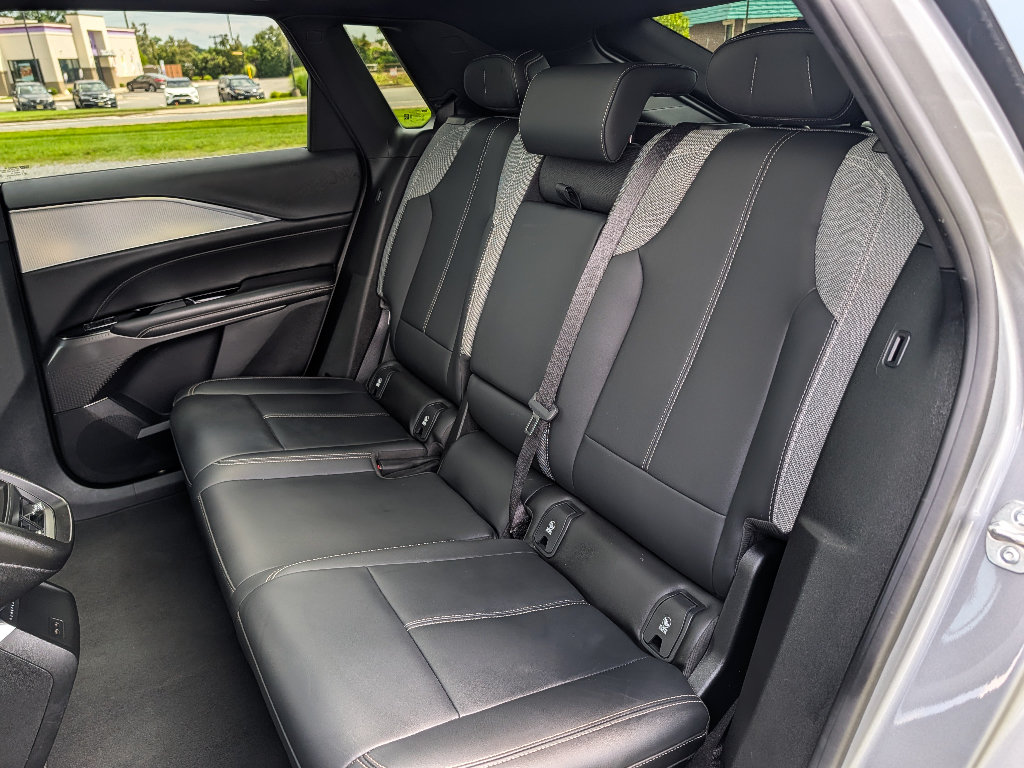 Used 2024 Cadillac Lyriq Tech AWD/4WD image 18