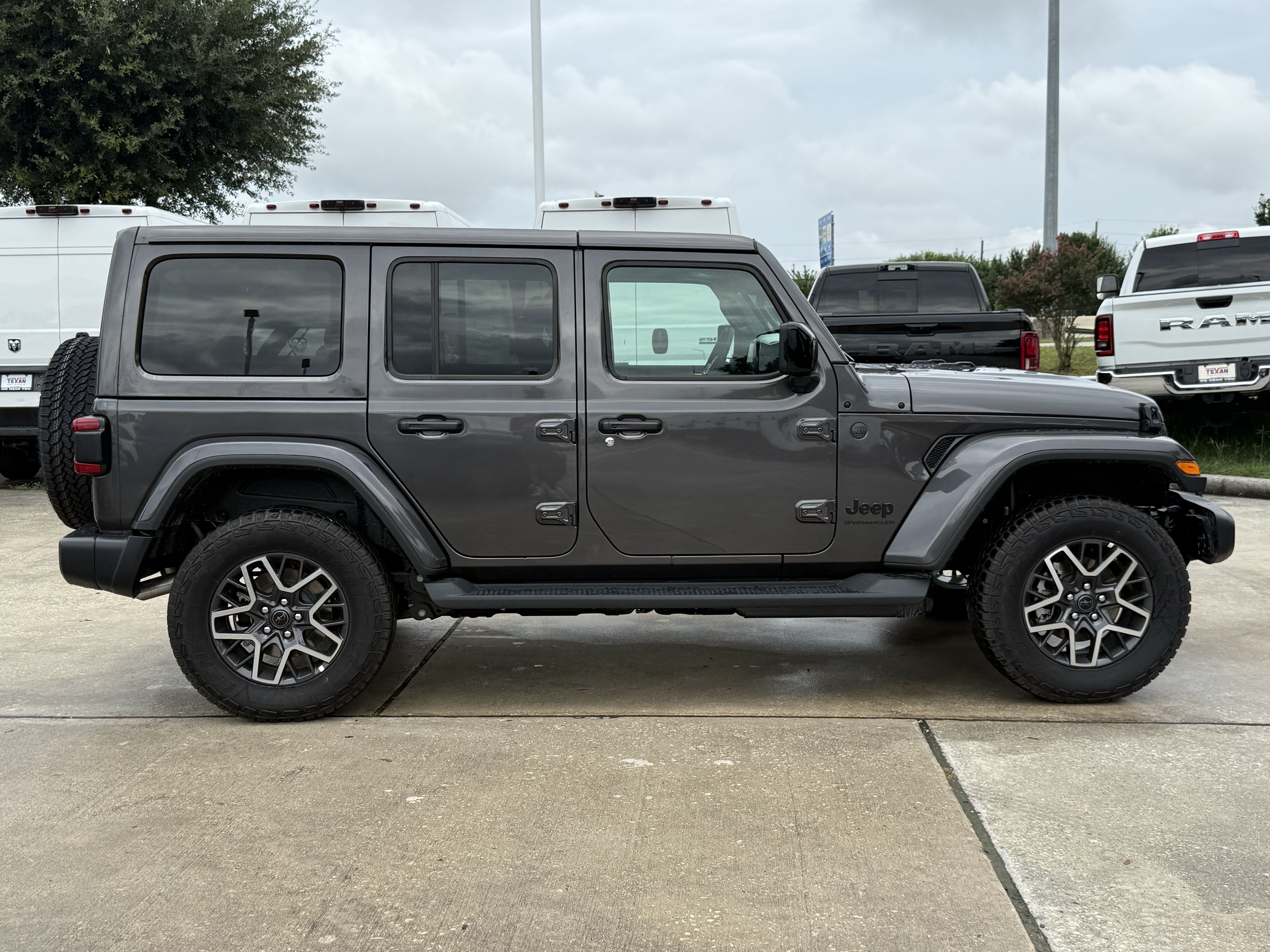 New 2026 Jeep Wrangler Unlimited Sahara AWD/4WD image 3