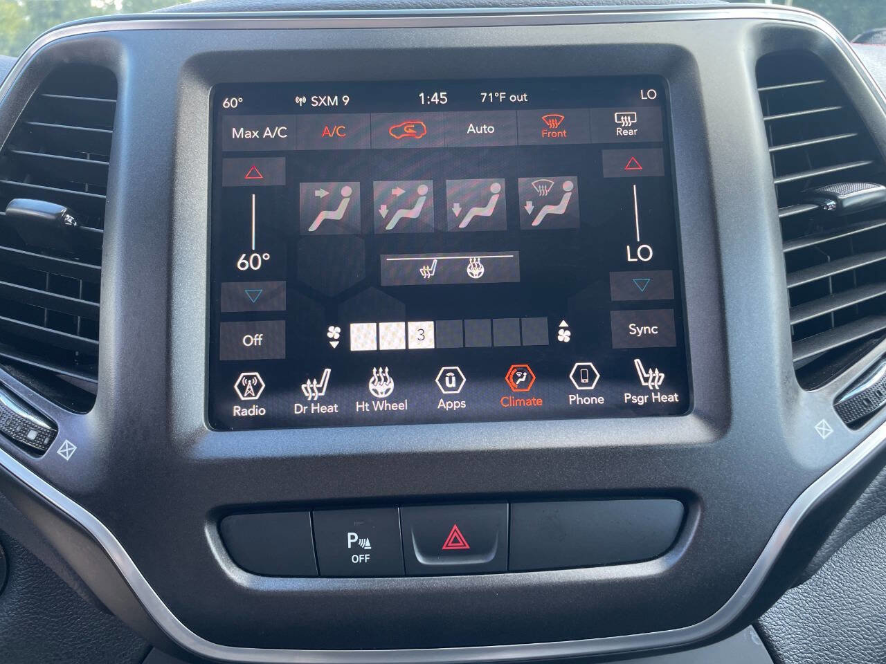 Used 2019 Jeep Cherokee Trailhawk w/ Cold Weather Group image 31