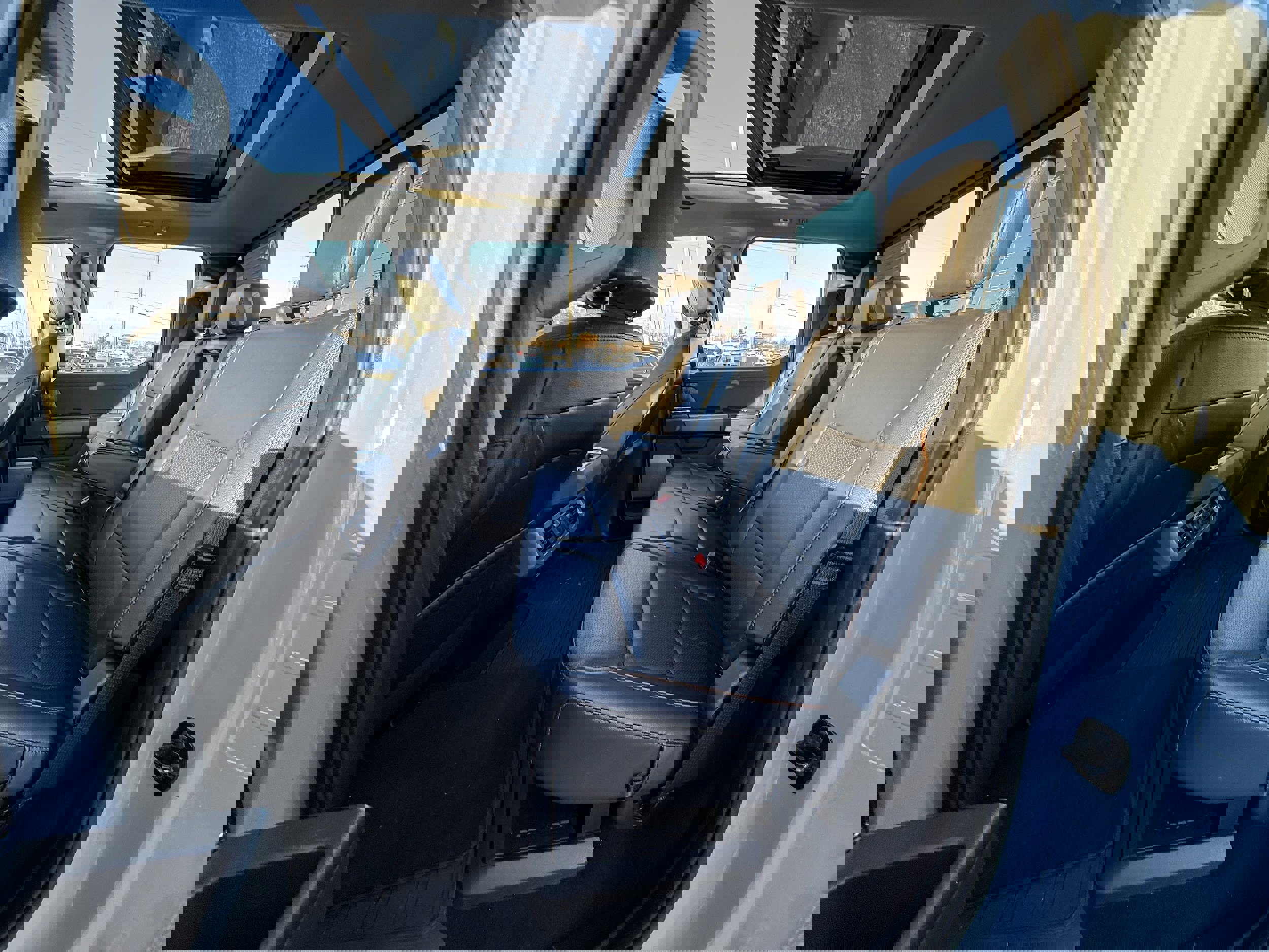 Used 2025 Ford F250 Lariat w/ Black Appearance Package image 25