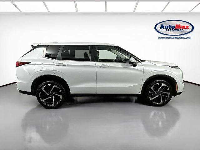 Used 2024 Mitsubishi Outlander SE image 9