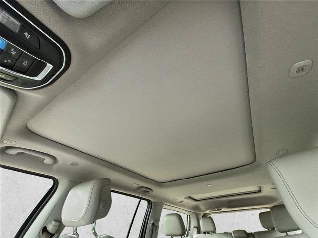 Used 2022 Jeep Wagoneer Series III w/ Premium Group I AWD/4WD image 16