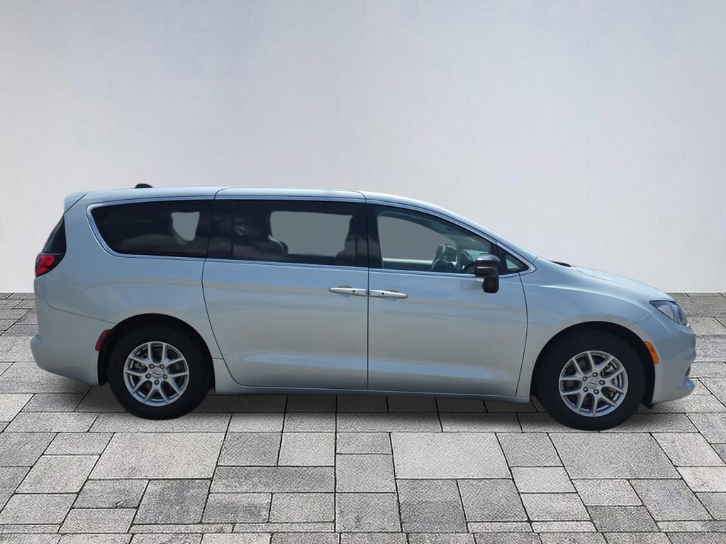 Used 2024 Chrysler Voyager LX FWD image 8