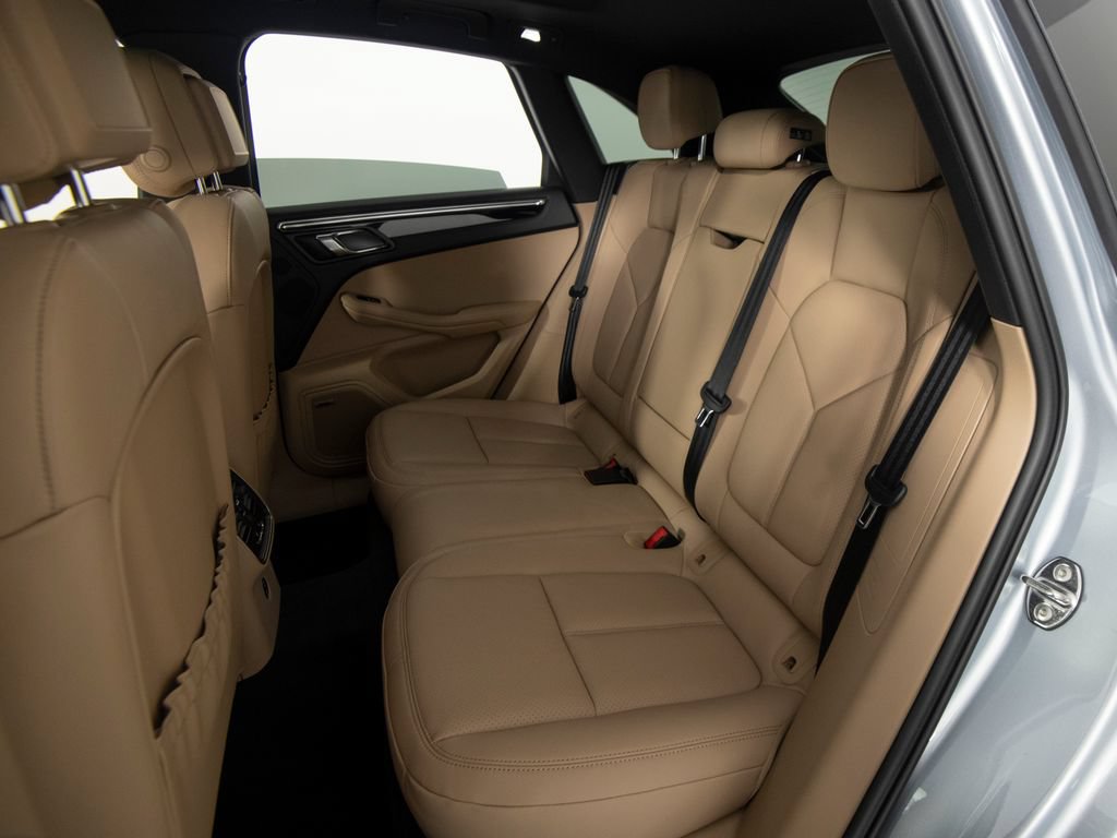 New 2026 Porsche Macan AWD/4WD image 39